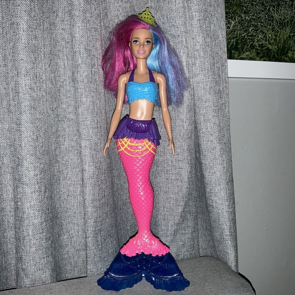 2017 Mattel Barbie Dreamtopia Pink Blue Hair Mermaid‎ Doll Bright Colors Crown